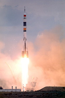 Soyuz TM-12 launch