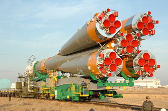 Soyuz TM-13 rollout