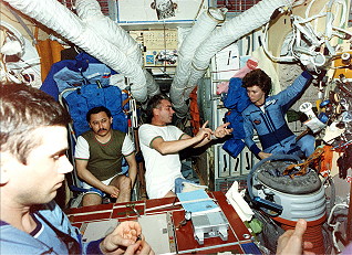 Soyuz TM-20 onboard Mir