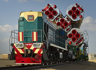 Soyuz TMA-02M rollout