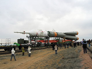 Soyuz TMA-10 on the way to the pad