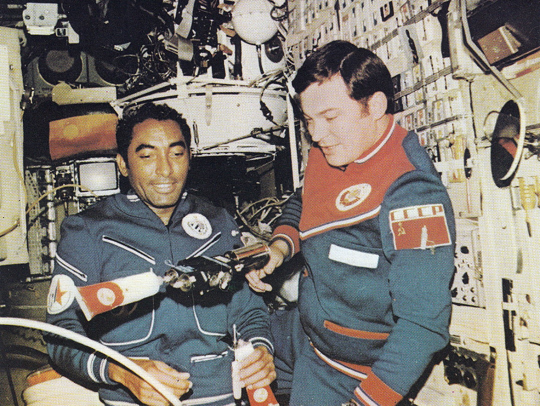Crew Soyuz 38 onboard Salyut 6