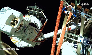 EVA Wang Yaping on November 07, 2021