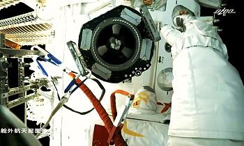 EVA Wang Yaping on November 07, 2021