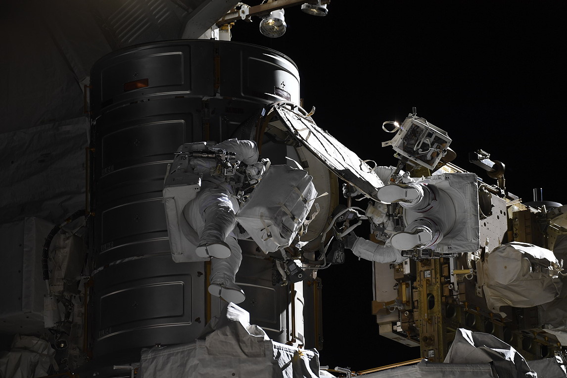 EVA on Dezember 02, 2021