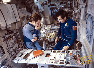 Vladimir Kovalyonok and Aleksandr Ivanchenkov take apart one of the chess games World Championship between Anatoli Karpov and Viktor Korchnoi