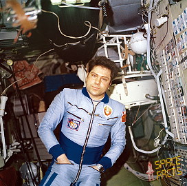 Vladimir Lyakhov next to the onboard sound library 