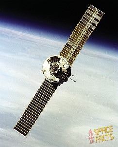 Kristall approaches Mir