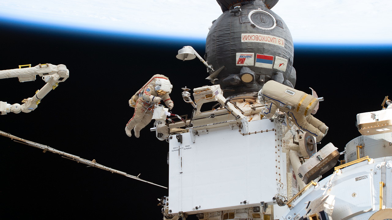 EVA Sergei Prokopyev and Dmitri Petelin on November 17, 2022