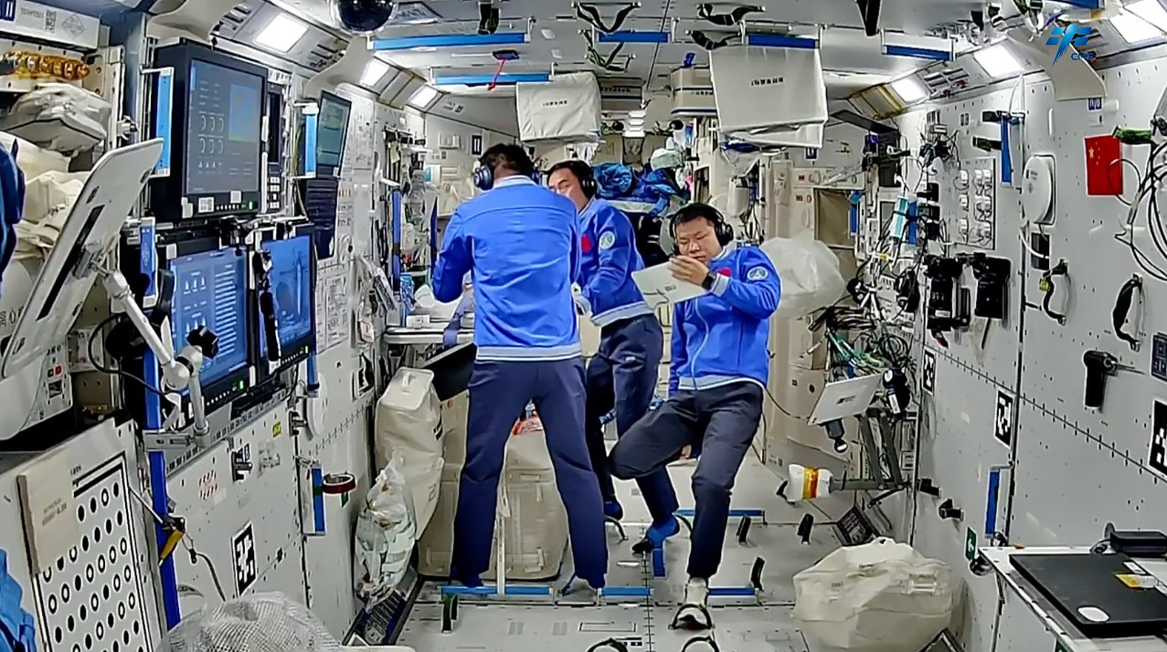 life onboard Tiangong