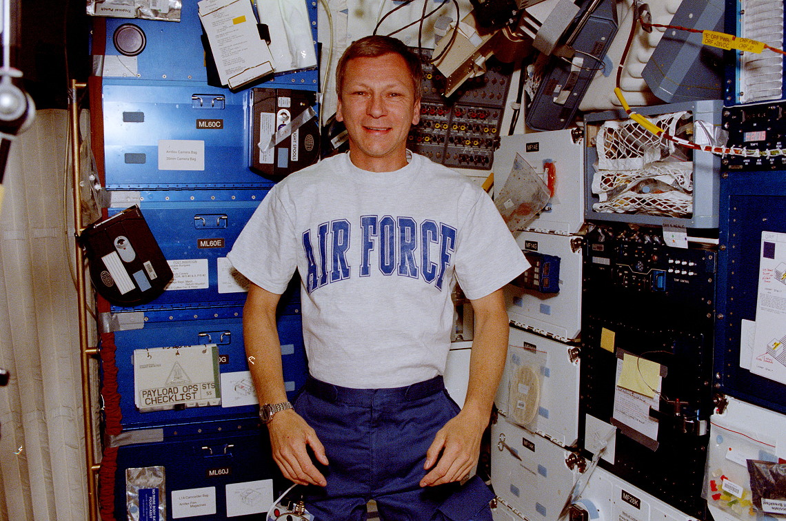 Nagel an Bord des Space Shuttle