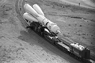 Soyuz 19 rollout