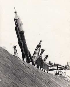 Soyuz 32 erection