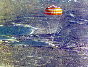 Landing of unmanned Soyuz 32