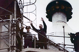 Crew Sojus 8 auf der Startrampe