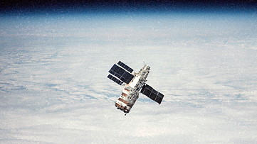 Salyut 7 as seen from Soyuz T-13 on approach