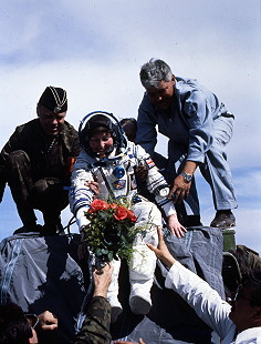 Soyuz TM-11 recovery