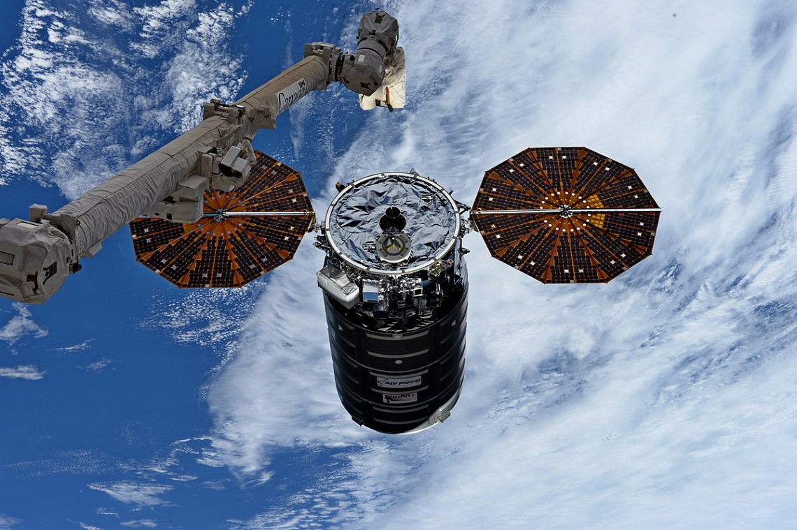 Cygnus OA-8 grapple
