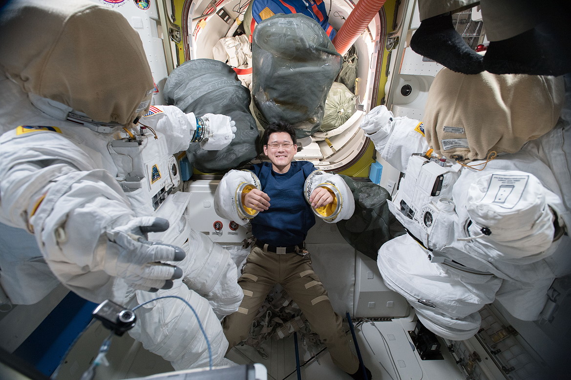 Kanai in Quest Airlock