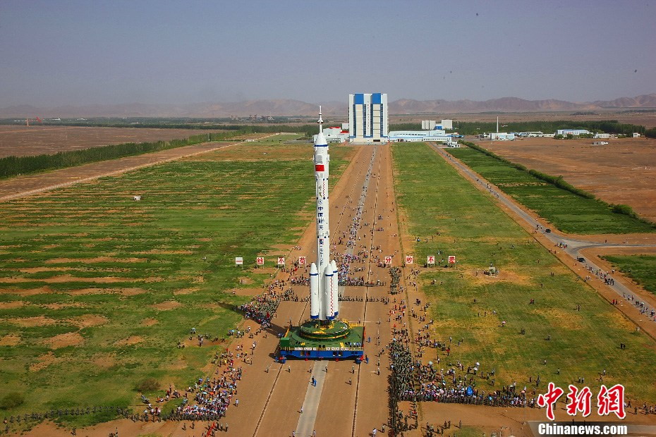 Shenzhou X rollout