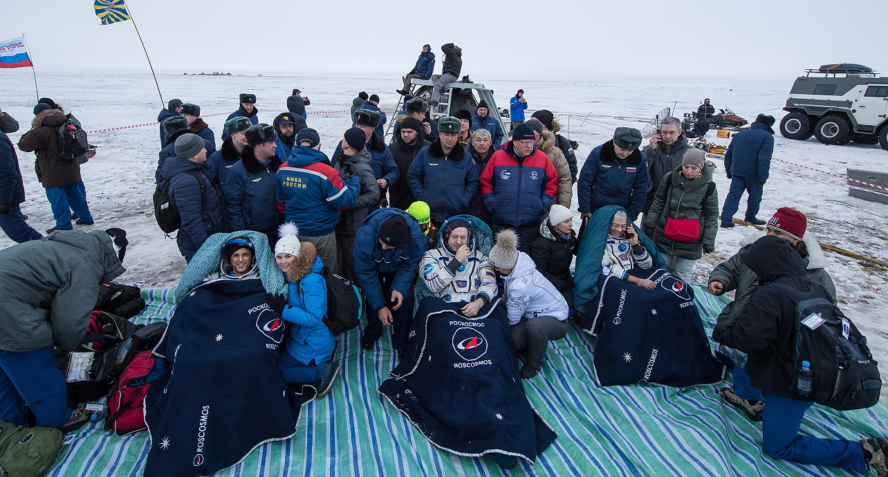 Soyuz MS-06 recovery
