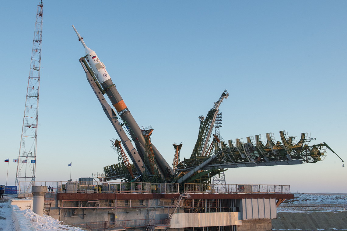 Soyuz MS-07 erection