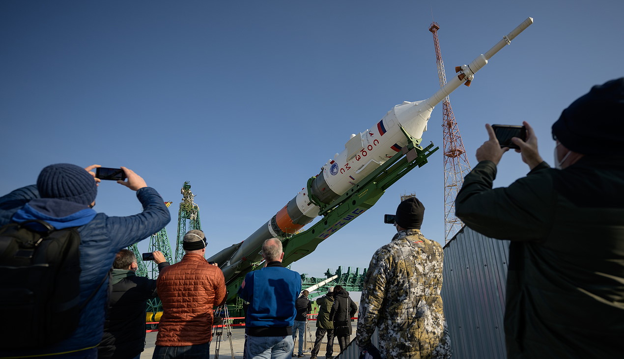 Soyuz MS-18 erection
