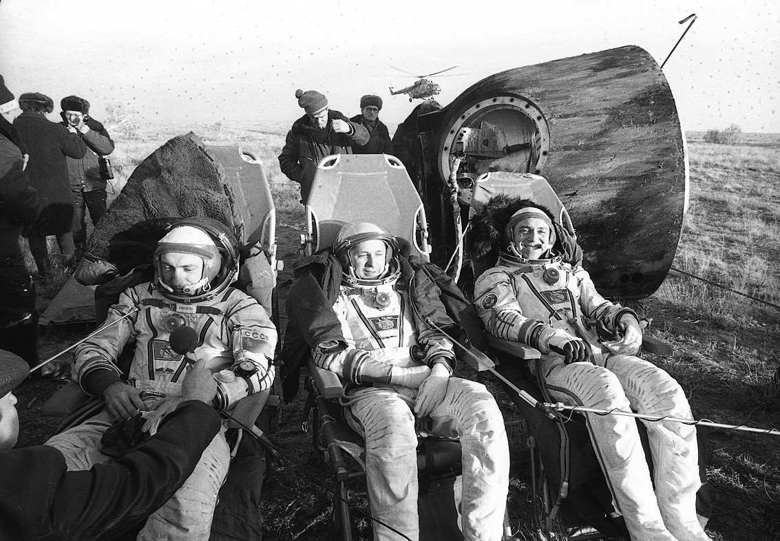 Soyuz T-14 recovery