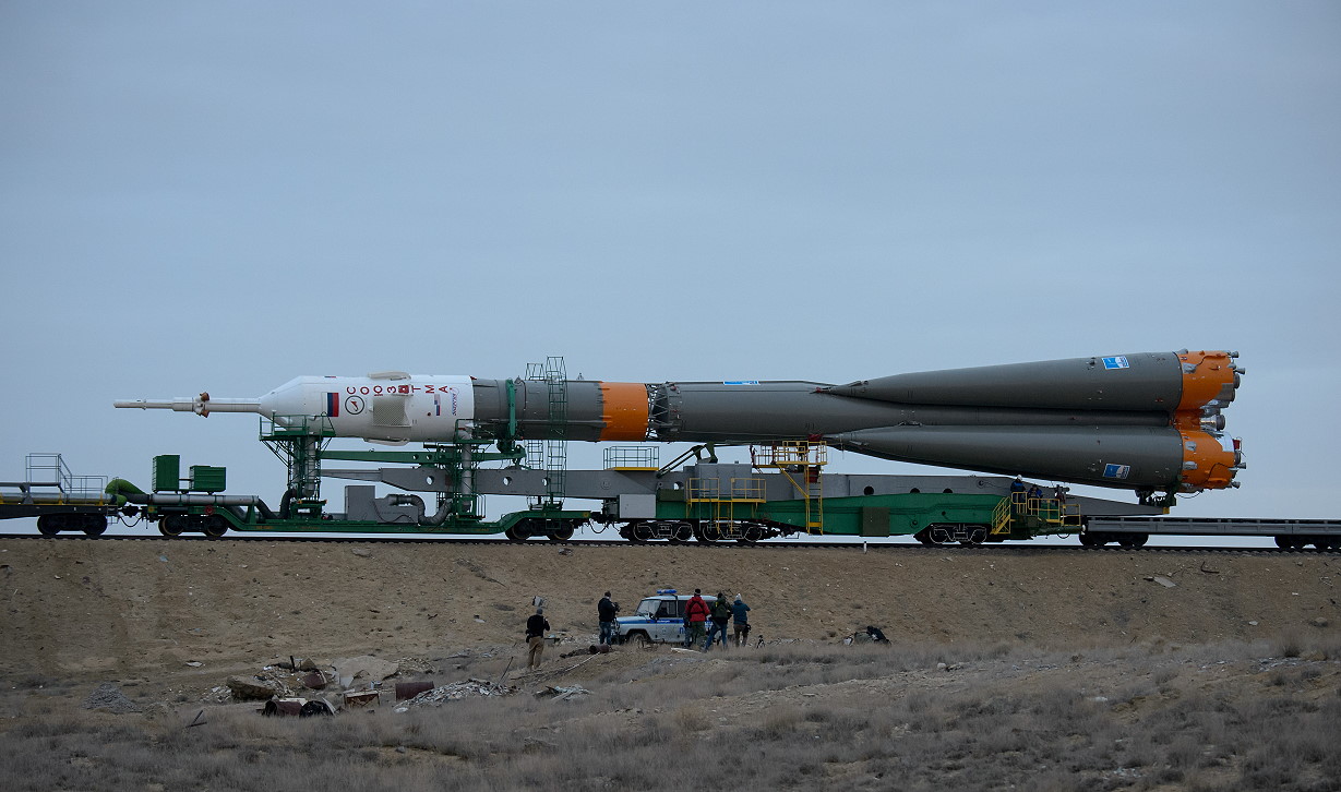 Sojus TMA-12M auf dem Weg zur Startrampe