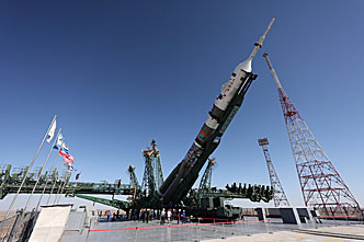Soyuz MS-29 erection