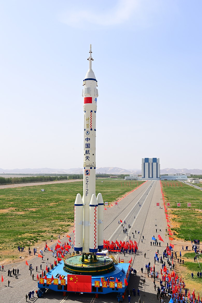 Shenzhou-16 rollout