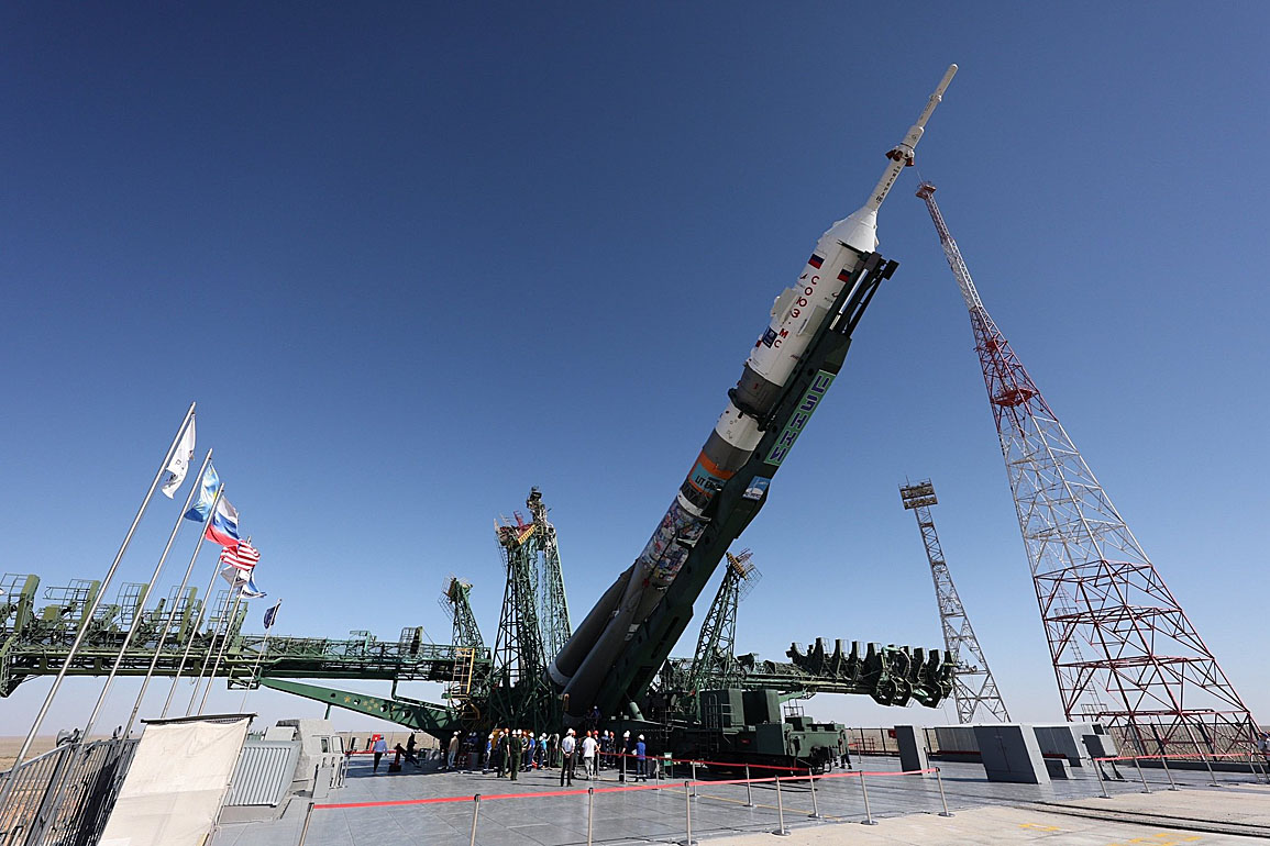 Soyuz MS-29 erection