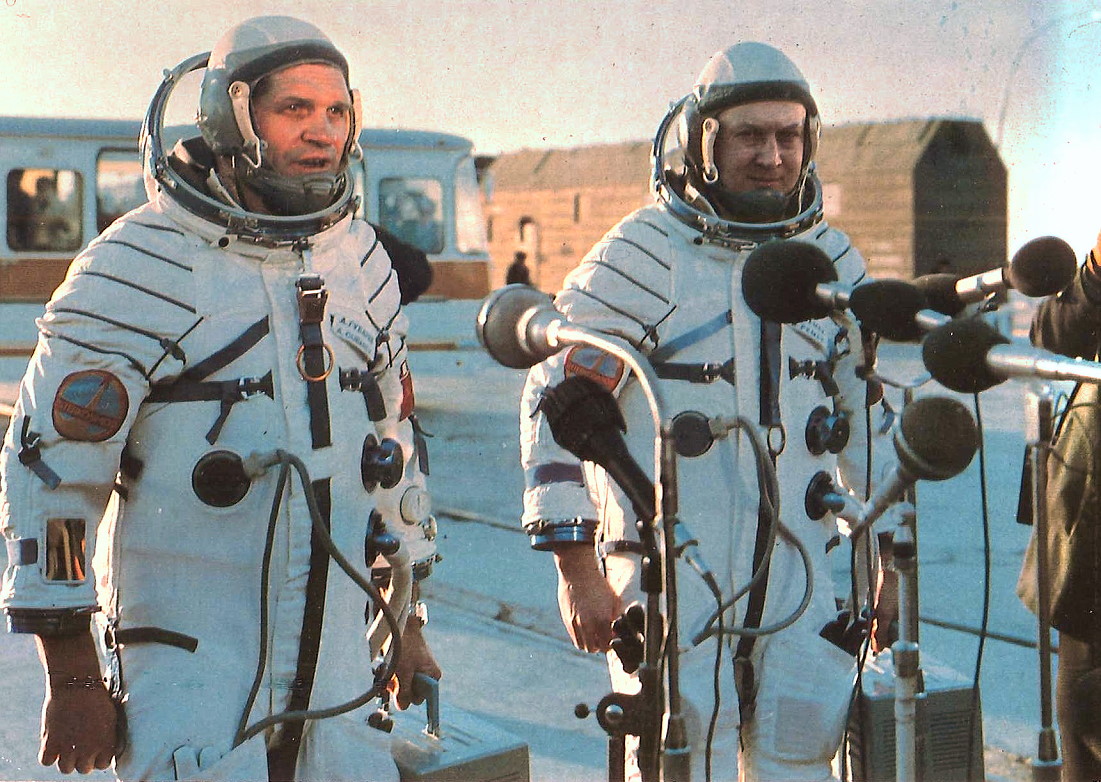 Crew Soyuz 28 walkout