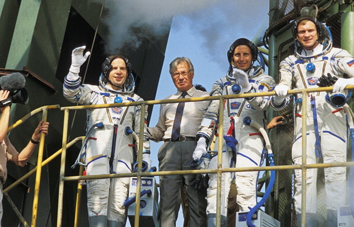 Crew Soyuz TM-15 walkout