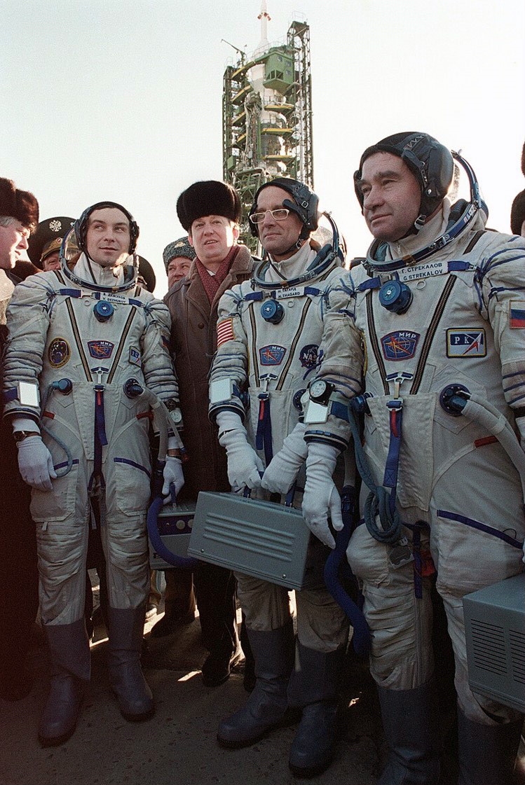 Crew Soyuz TM-21 walkout