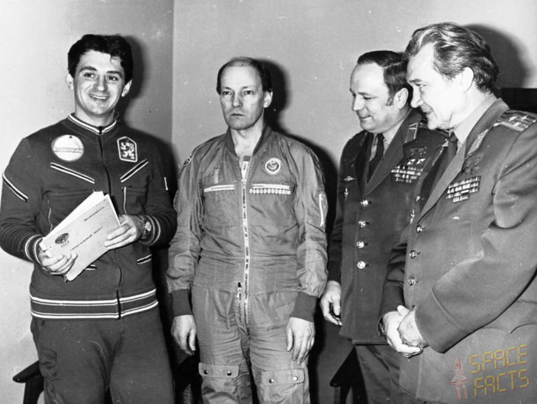 Crew Soyuz 28 (prime and backup)