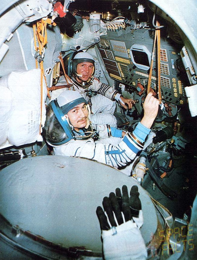 Crew Soyuz T-5