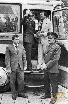 Crew Soyuz T-13 (prime and backup)