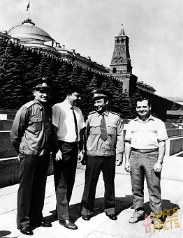 Crew Soyuz TM-10 (prime and backup)